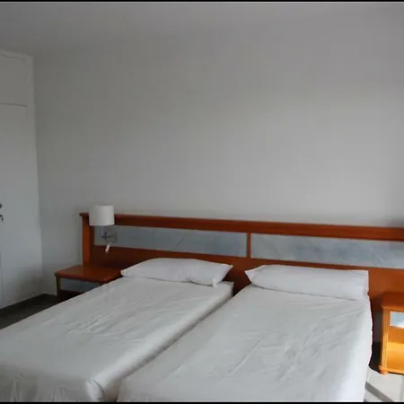 Bonito Y Espacioso Al Lado De La Playa. Apartamento *